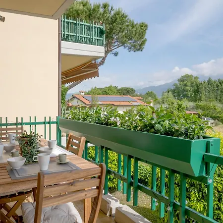 Modern Near Dei Marmi Apartament
