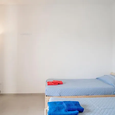 Modern Near Dei Marmi * مارينا دي ماسا