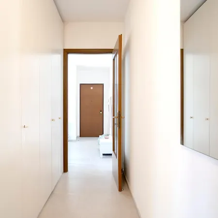 Modern Near Dei Marmi * مارينا دي ماسا